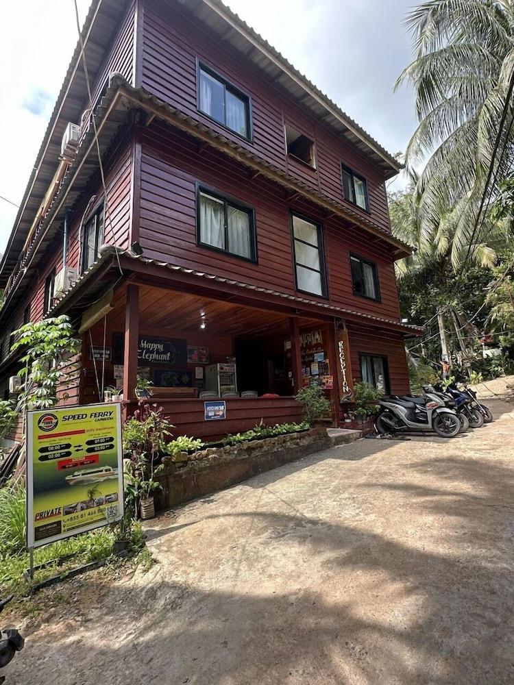 Happy Elephant Bungalows