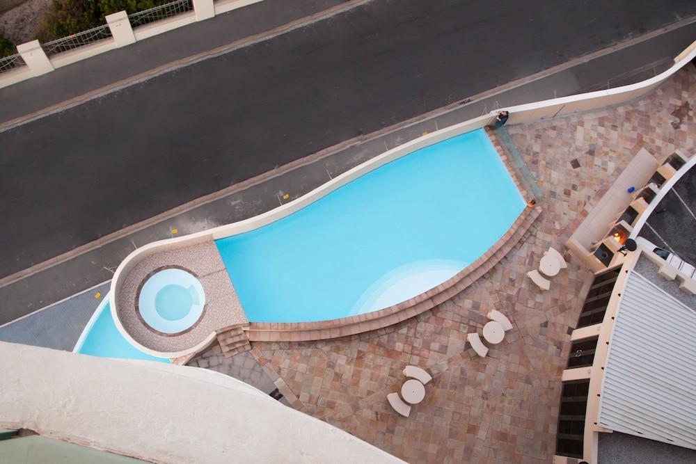 Loddeys Ocean View Apartments