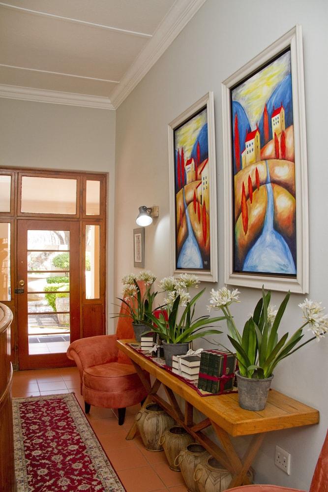 Del Roza Guest House