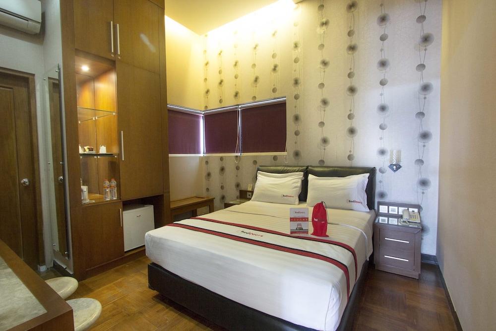 RedDoorz @ Bausasran