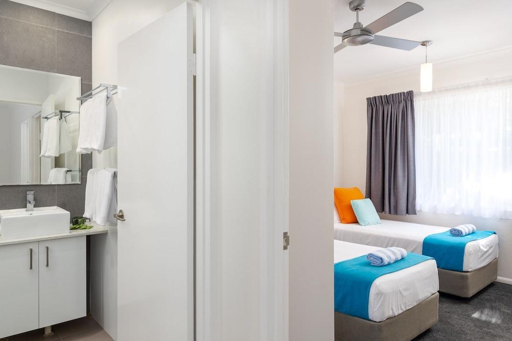 Seascape Holidays – 3 Reef Terraces on St Crispins