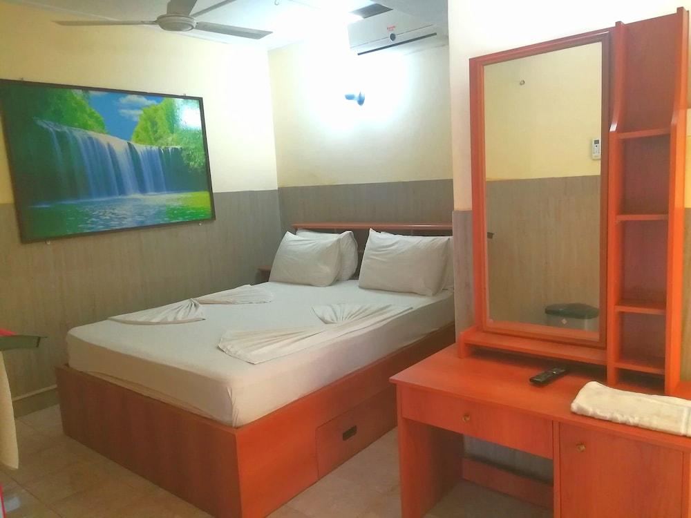 French Garden Tourist Rest