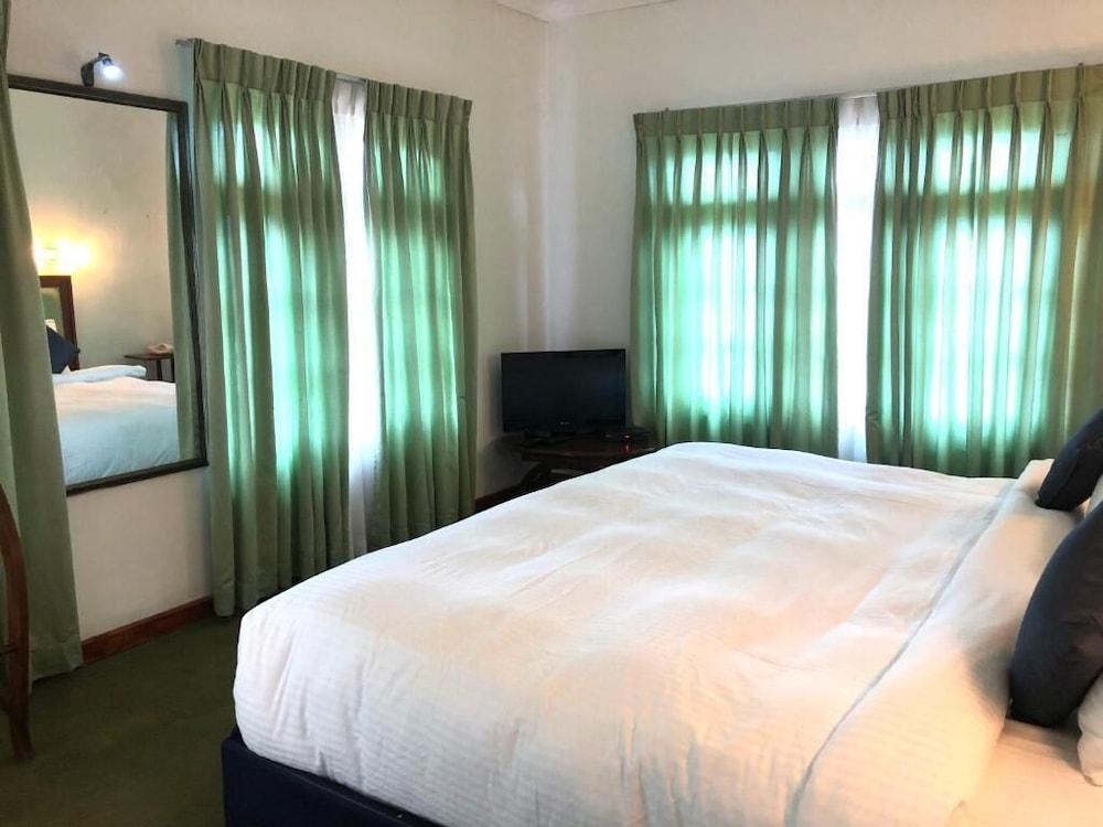 Tea Bush Hotel - Nuwara Eliya
