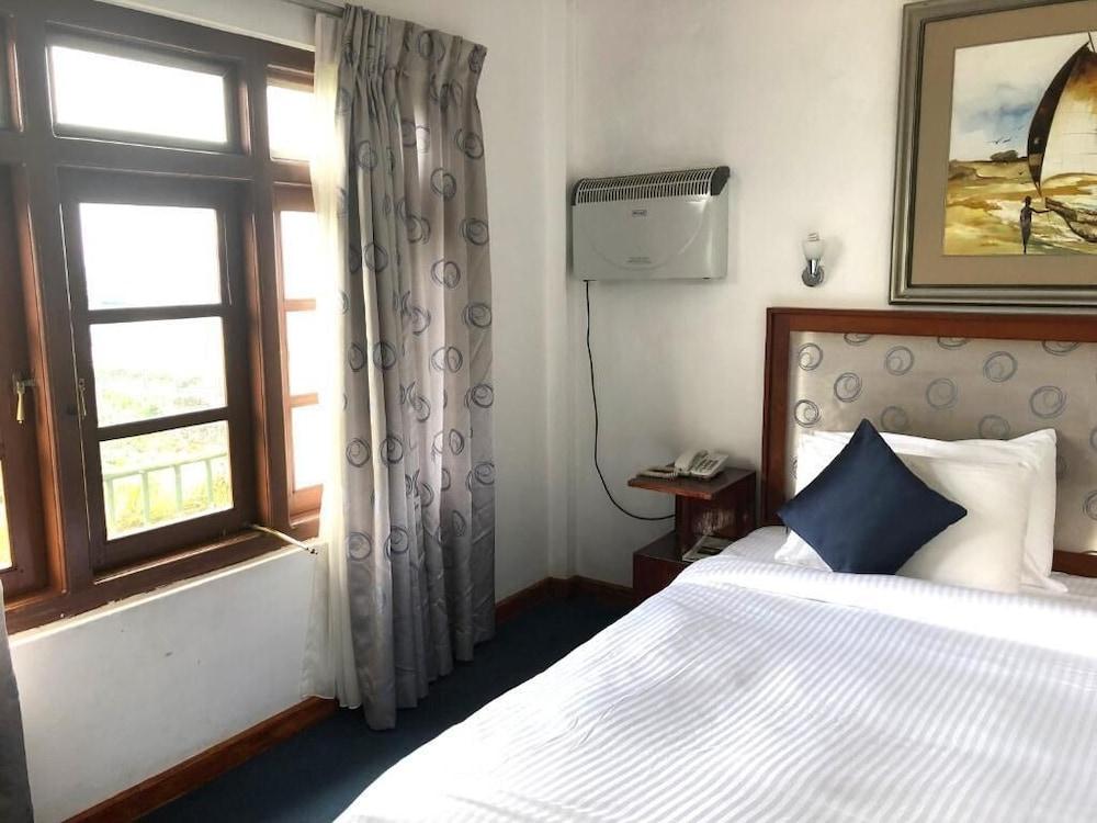 Tea Bush Hotel - Nuwara Eliya