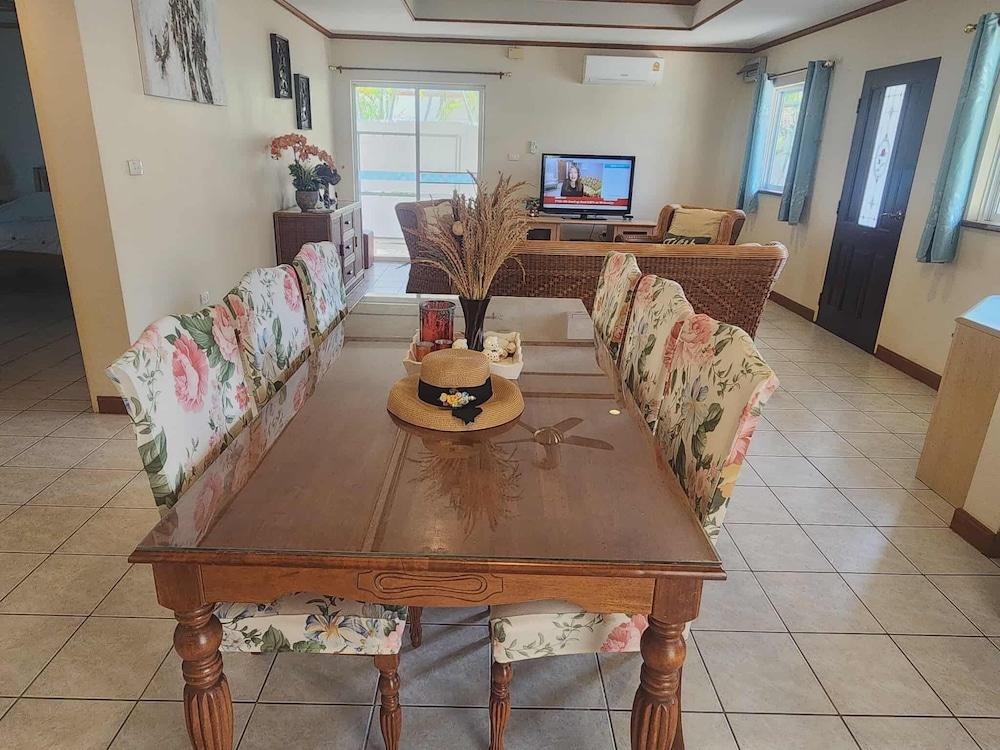 Baansiesom Private Pool Villa