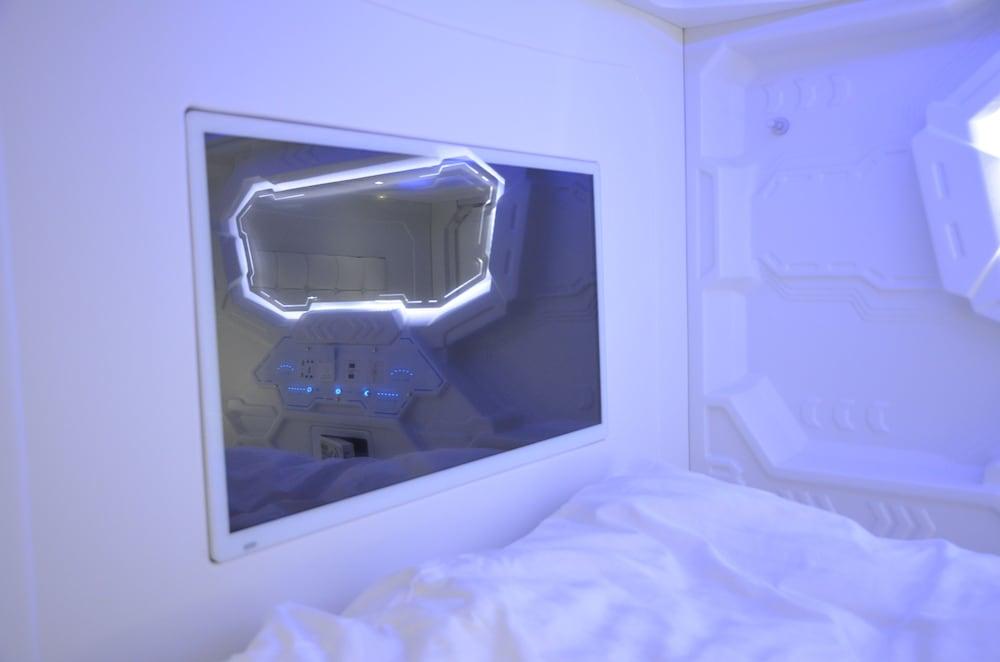 Capsule hotel Zodiak