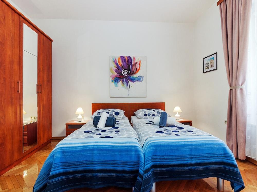 Feel Center Apartments.