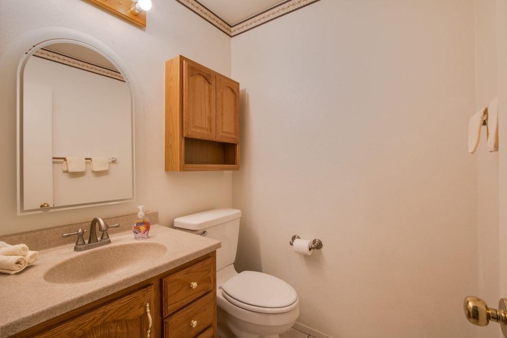 Beautiful Townhome with Pool