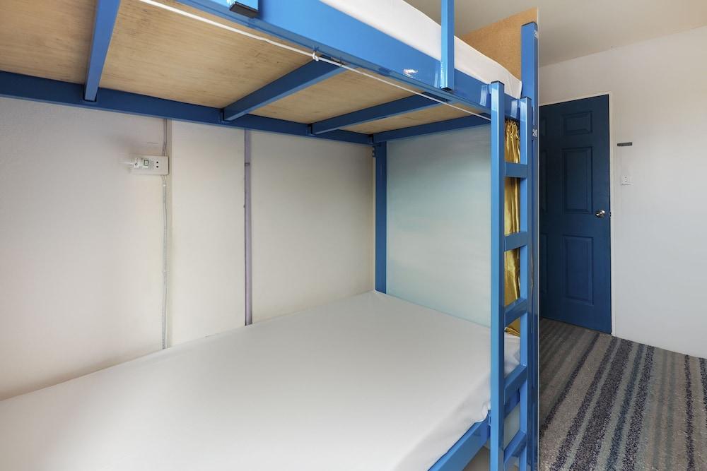 OYO 934 VR Meet Hostel