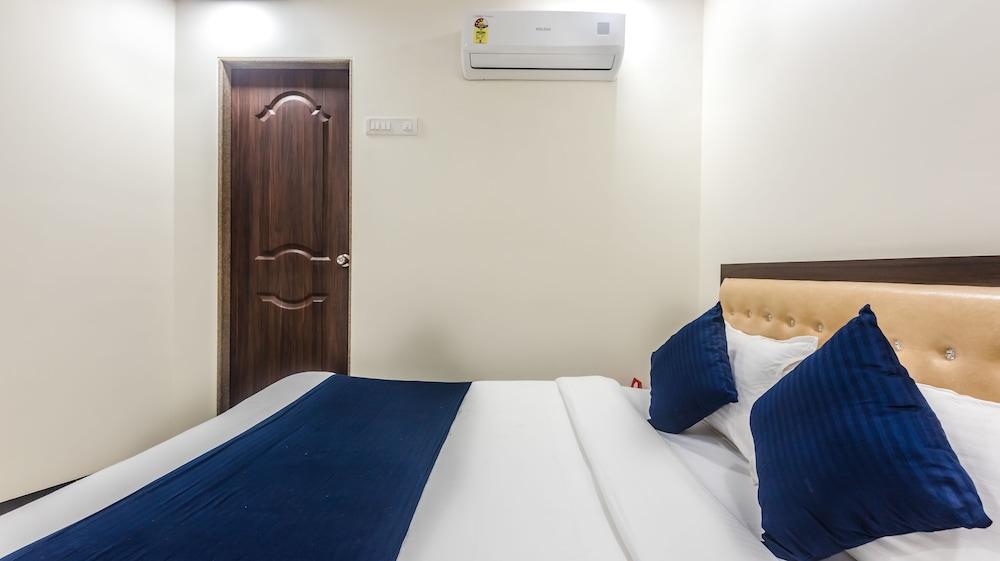 OYO 8298 Zee Residency