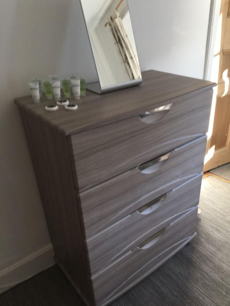 Great Location 2 Bedroom Scotstoun Flat