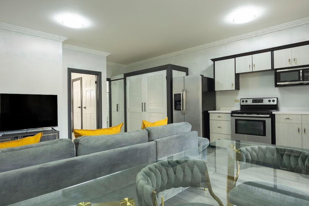 El Gabriel Apartments