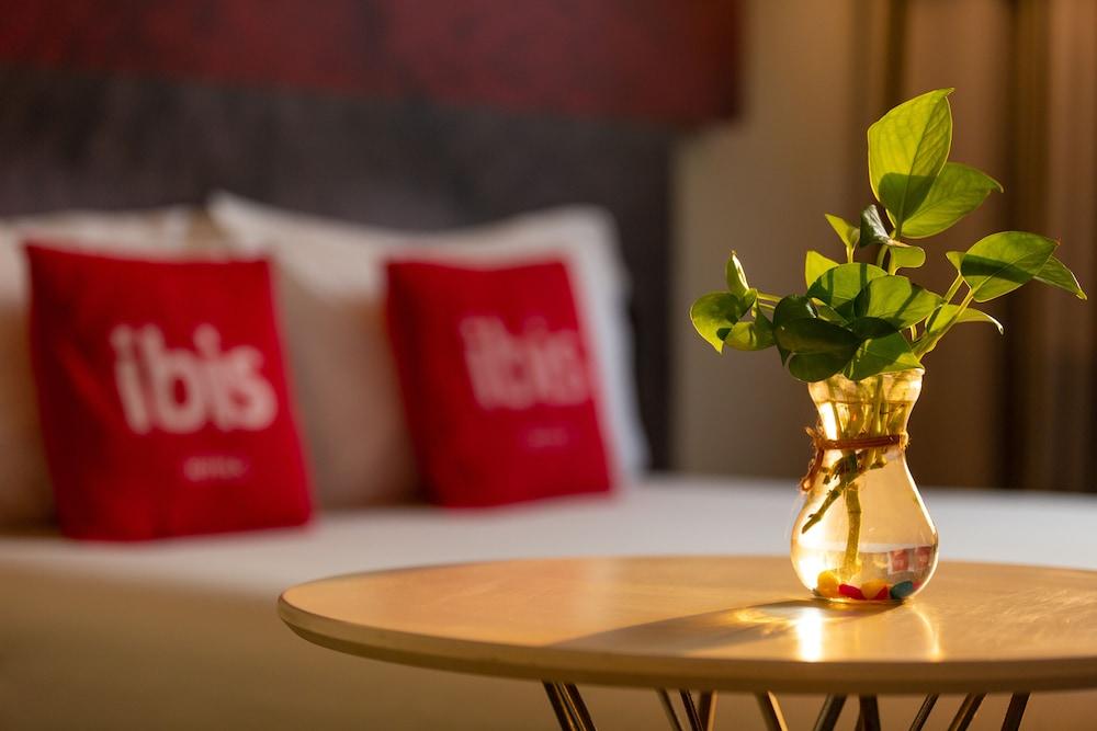 ibis Luoyang Train Station