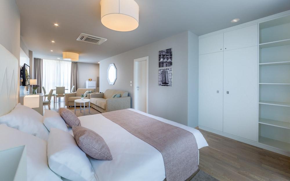 Preelook Apartments and Rooms