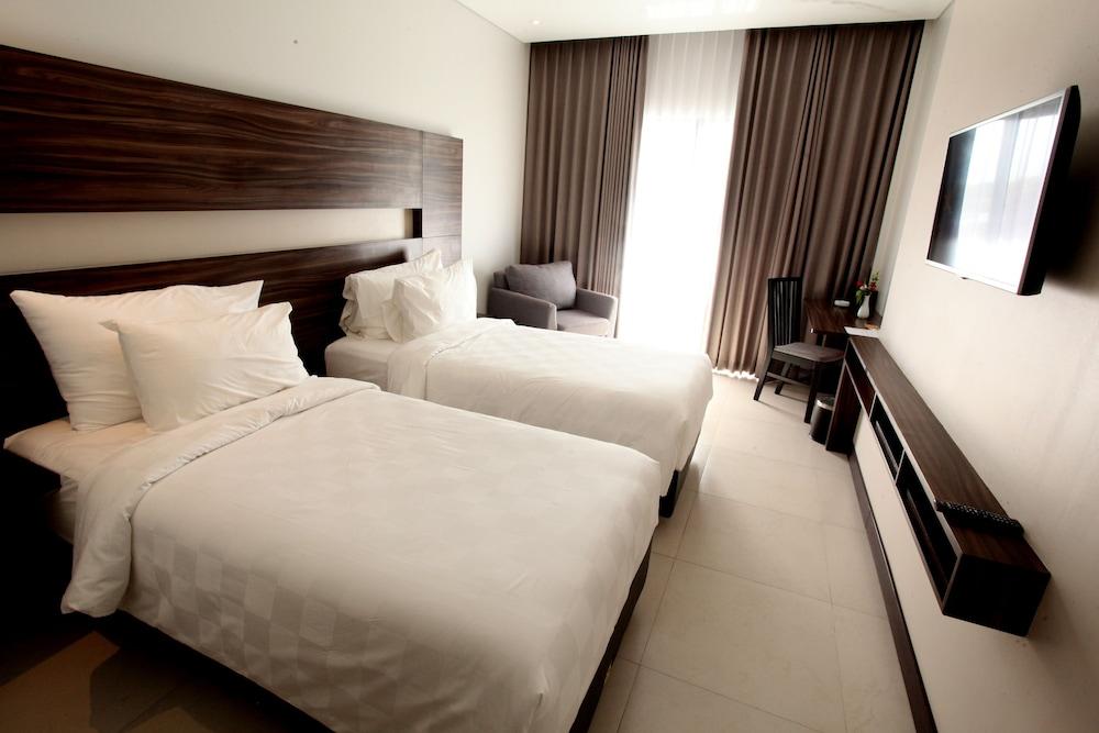 Helios Hotel & Convention