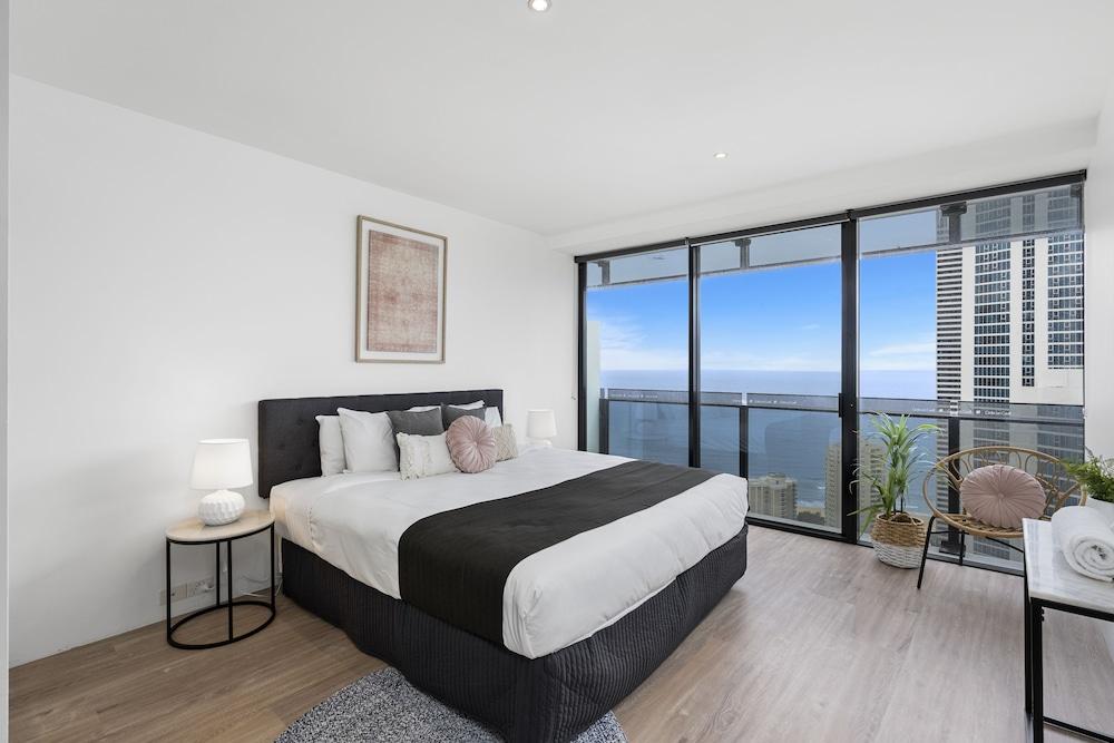 Circle on Cavill Surfers Paradise - GCLR