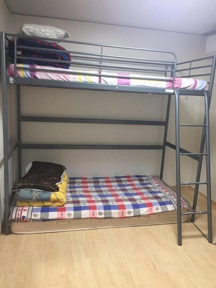 Housetay Guesthouse 2nd Branch - Hostel