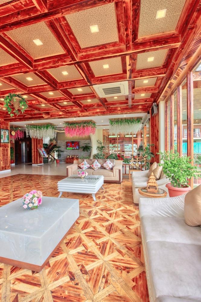 Snow Flakes Resort And Spa Centrally Heated Luxury Resort