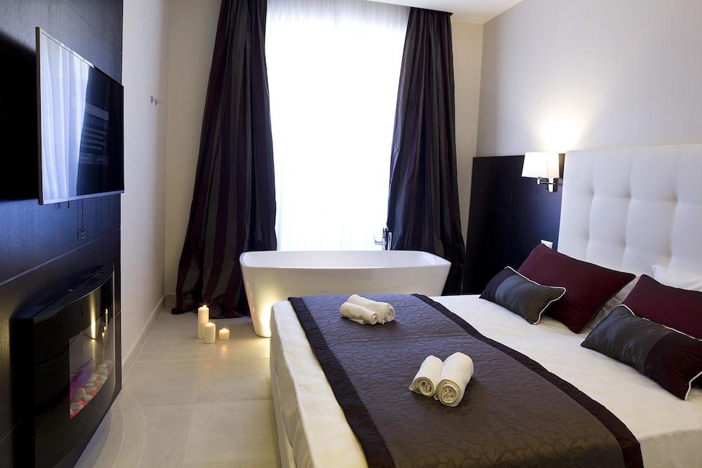Roman Holidays Boutique Hotel