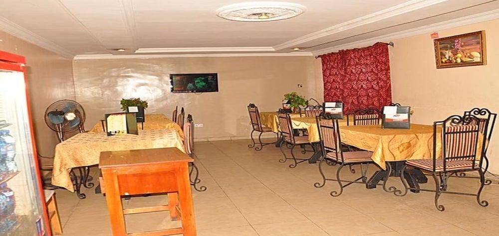 Shadlat International Hotel