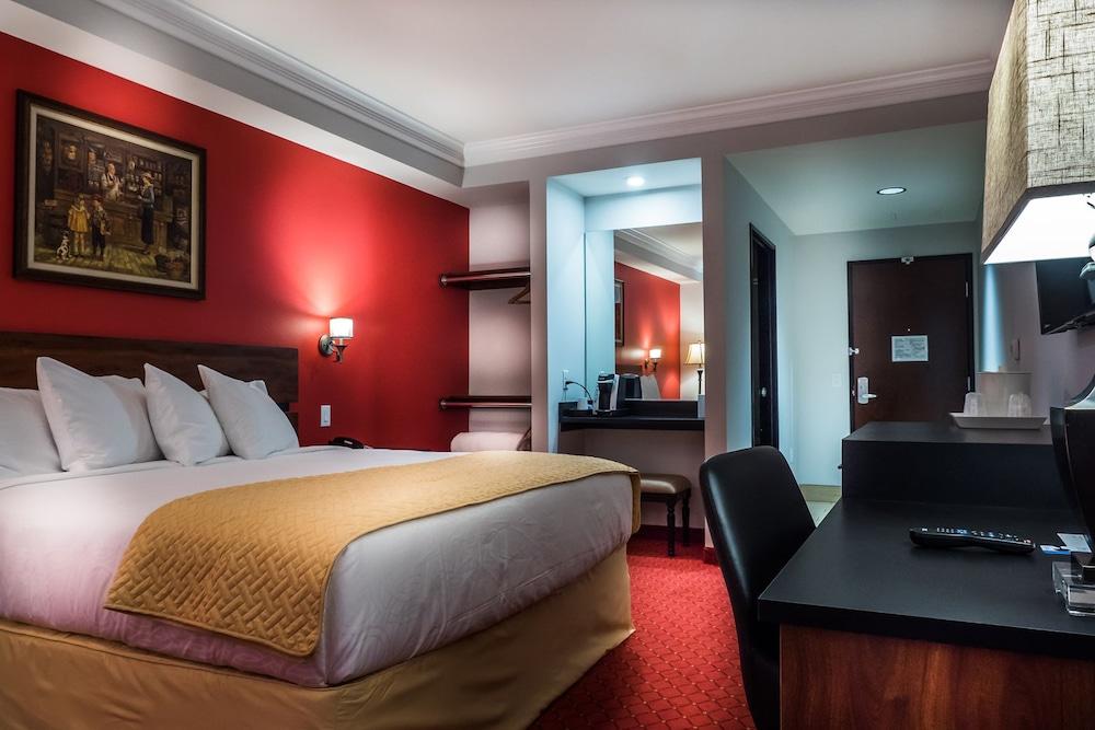 Skyline Hotel & Casino