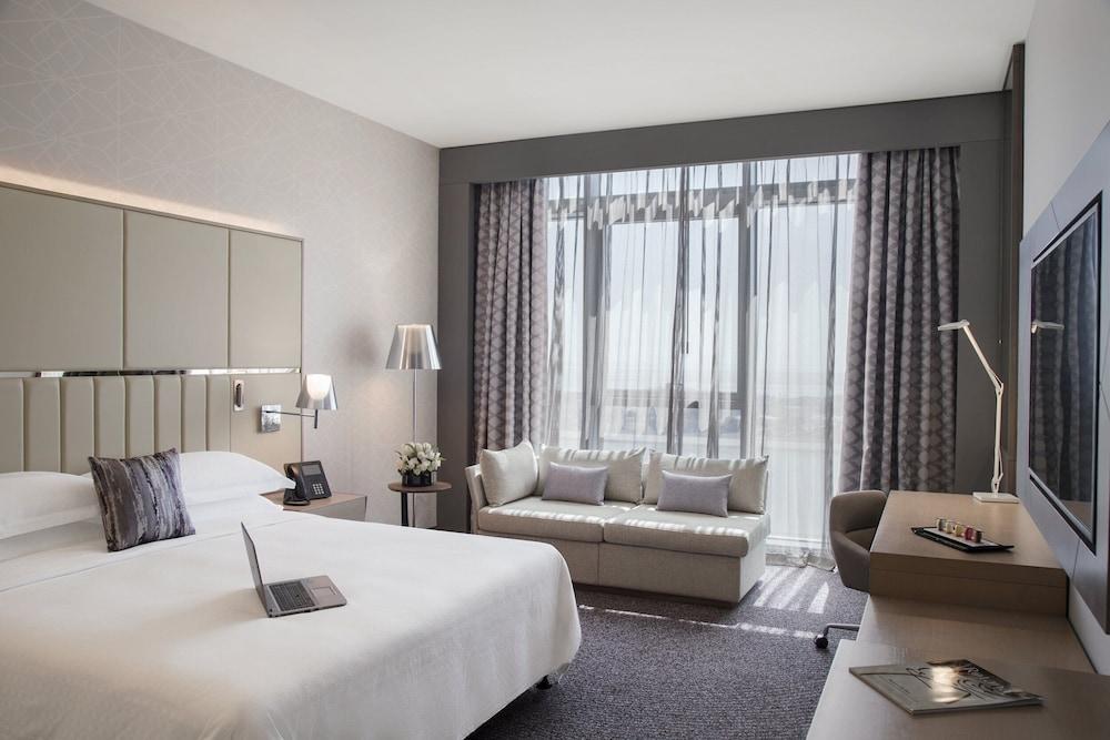 Pearl Rotana Capital Centre