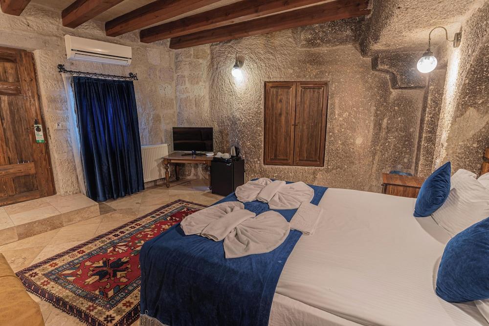 Elegance Cave Suites