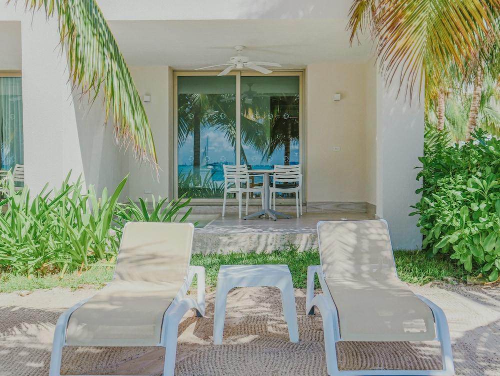 Izla Beach Front Hotel