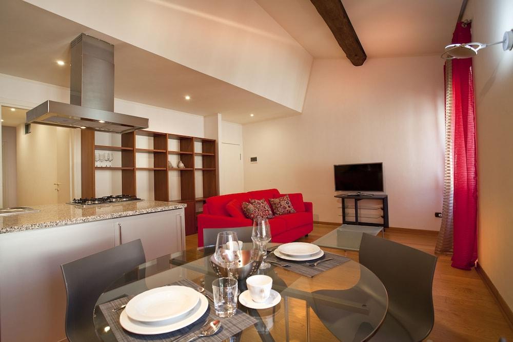 Verona For Rent Red Theater