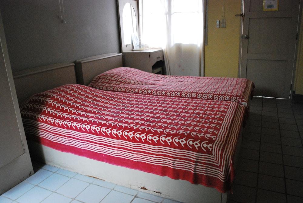 Baan JaJa Guesthouse