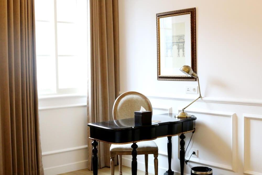 Brava Suites by ZIA Surabaya