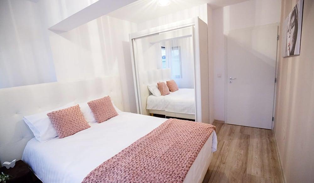 Metropolitan Iassium Luxury Suites