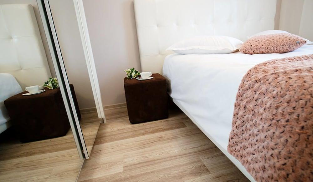 Metropolitan Iassium Luxury Suites