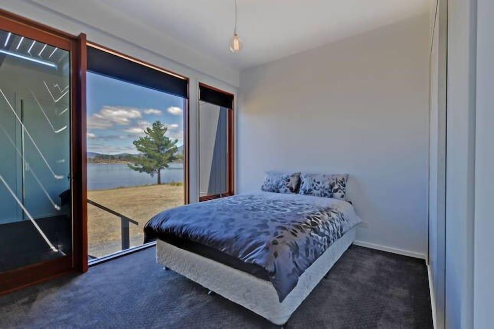 Amazing Unique Five-Star Waterfront Retreat