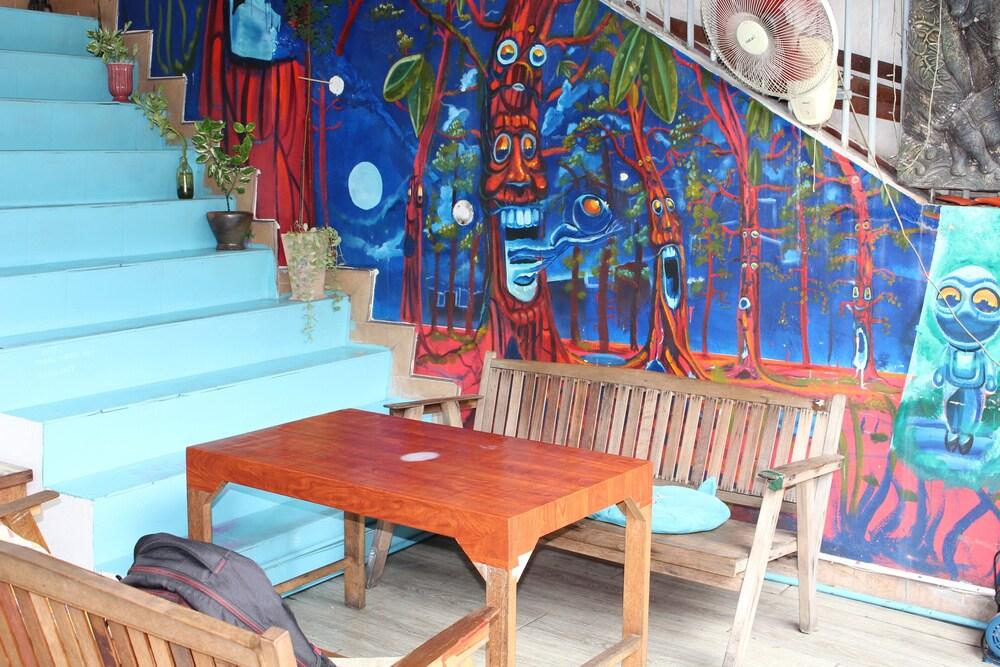 OYO 985 The Twins Hostel