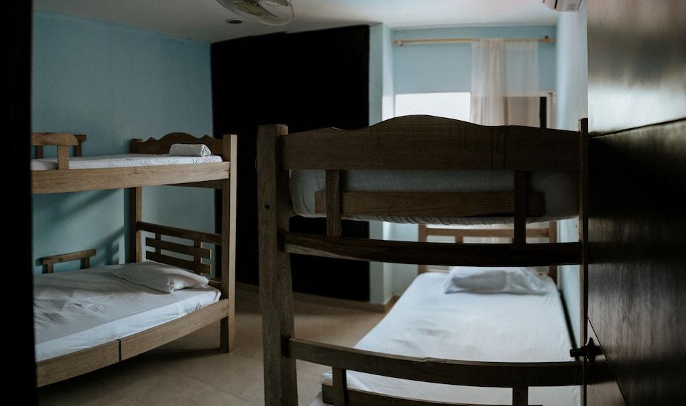 La Casa Amarilla Hostel