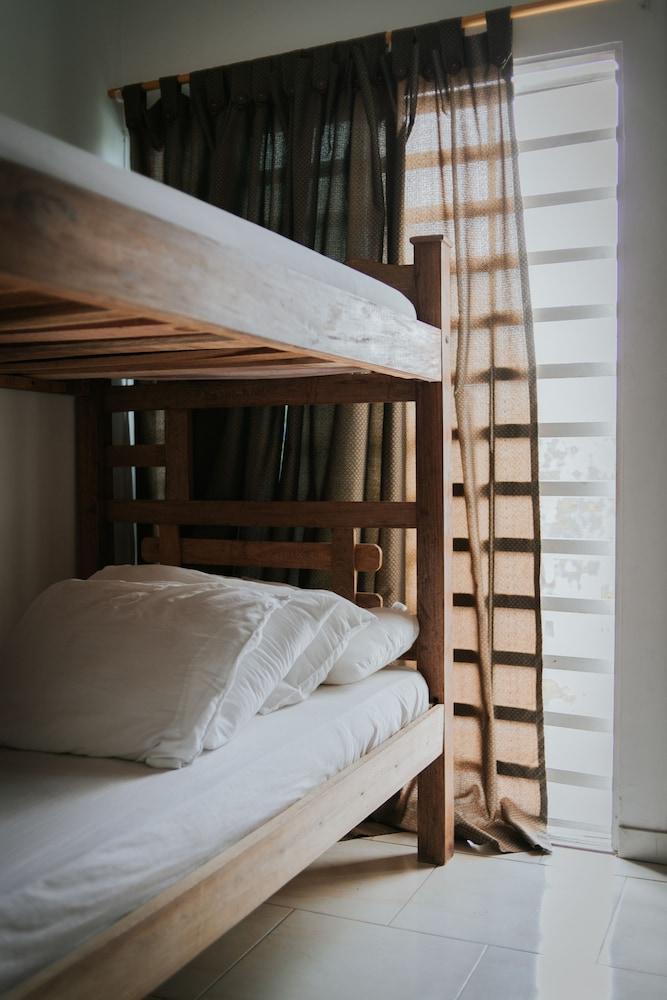 La Casa Amarilla Hostel