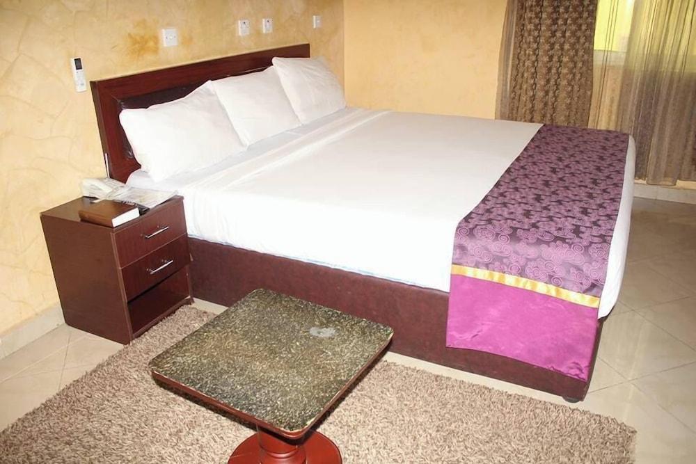 Bestway Luxury Suites