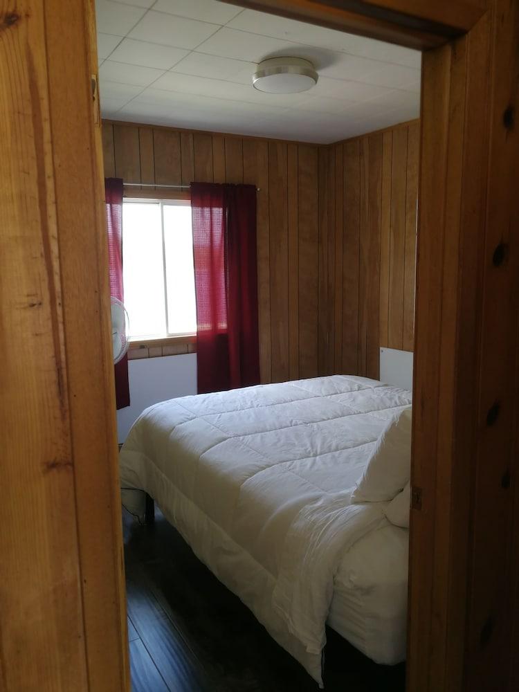 Knotty Pine Cottages