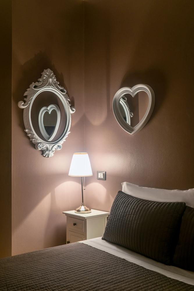 051 Room & Breakfast