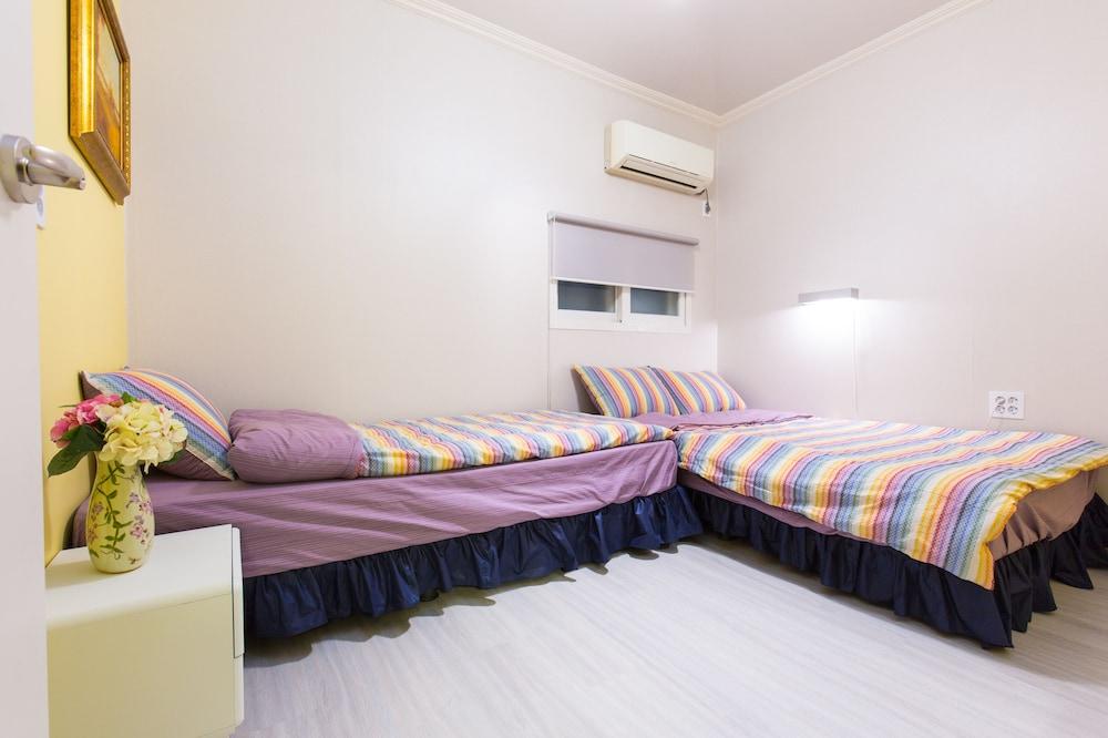 Oh Blue Guesthouse - Hostel