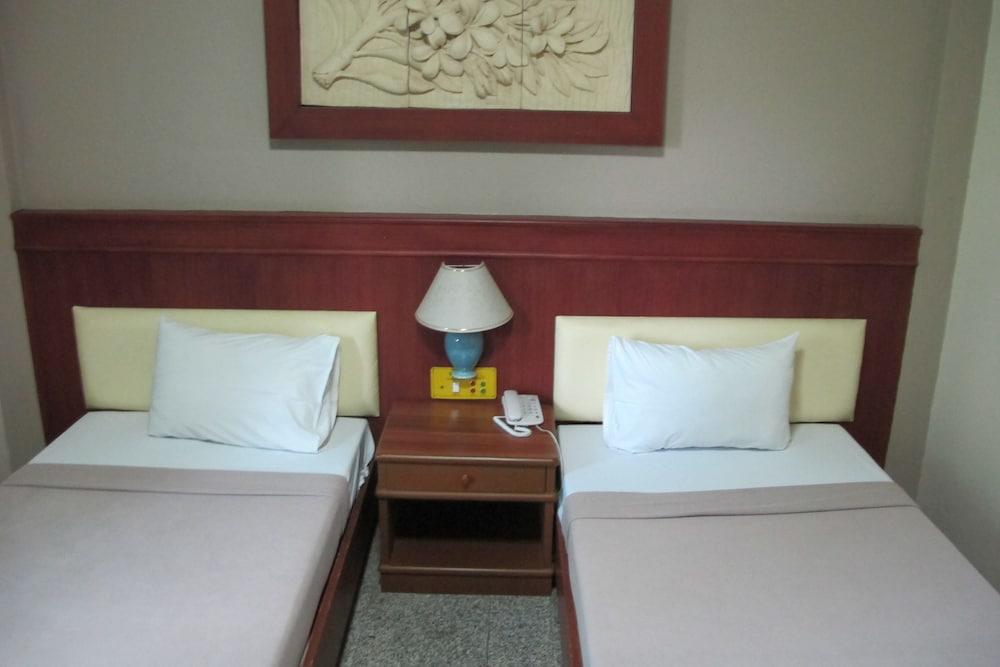 Picnic Sriracha Hotel