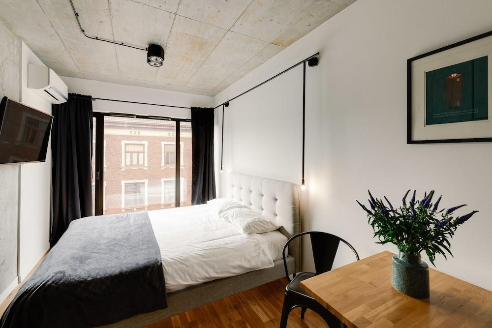 Well Well Aparthotel