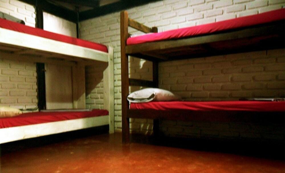 Pousada Navio Hostel e Camping Pop