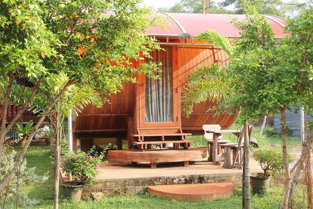 Ton-Aor on the beach resort & restaurant