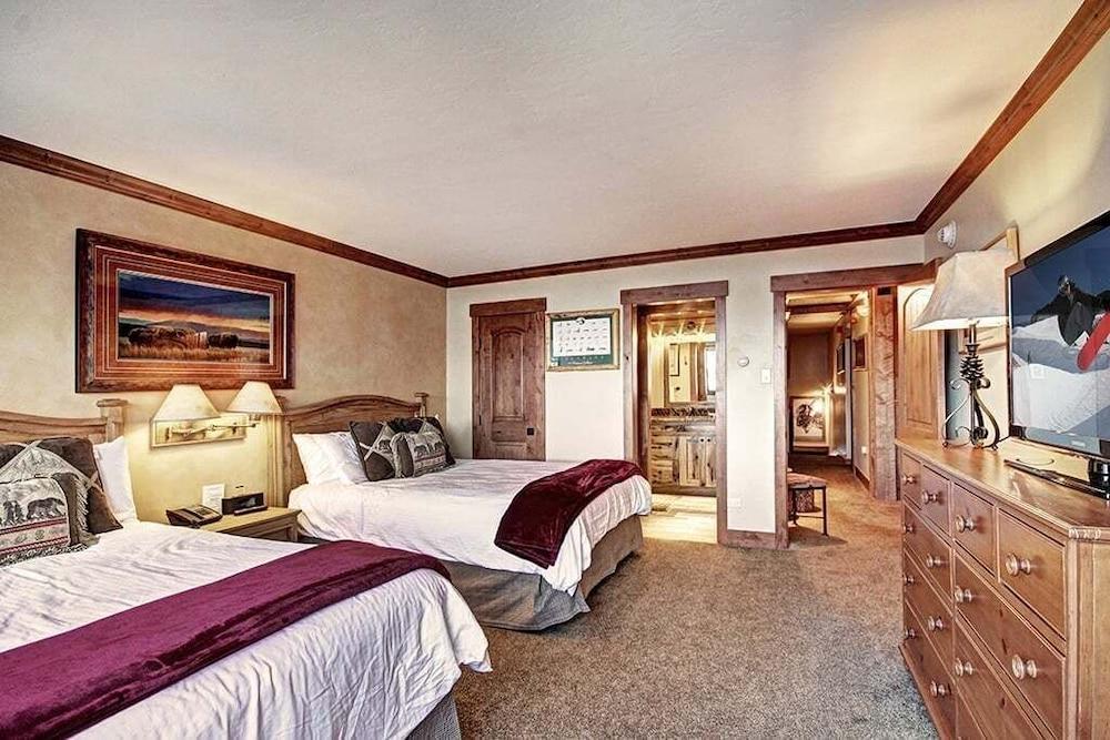 Beaver Run Peak 9 Penthouse by RedAwning