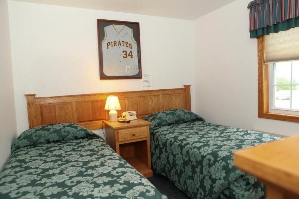 Champion Lakes Golf Resort