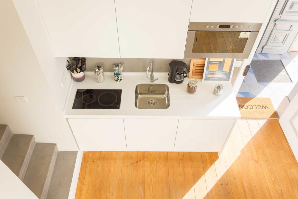 Alfama Blue Studio Loft Apartment - by LU Holidays