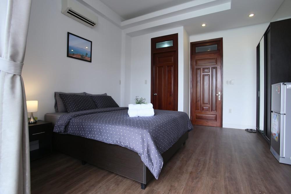 The Nguyens Café DCT