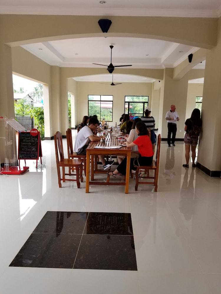 Blue Diamond Guest House - Hostel